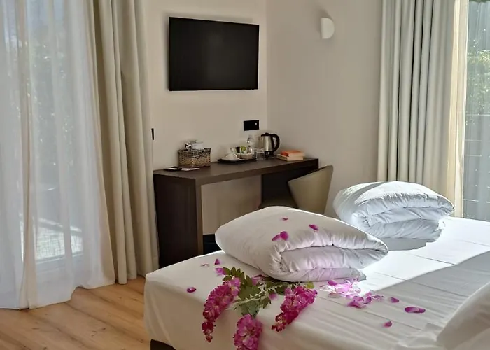 Hotel Cuserina 3*
